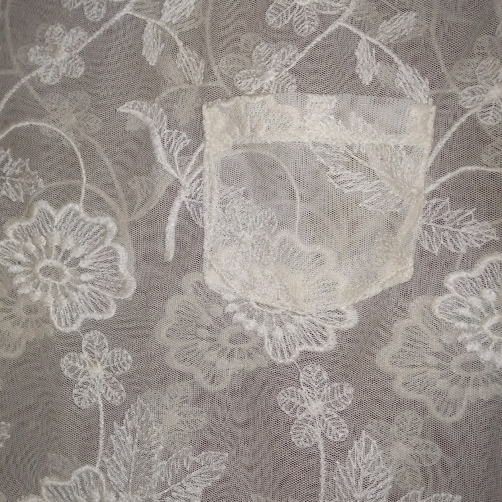 Lace top - Picture 3 of 4